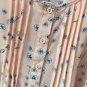 Torrid sleeveless blouse size 1 peach flower print